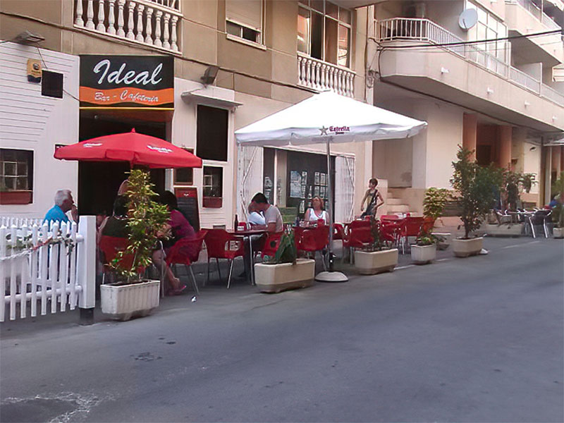 Bar-Restaurante totalmente equipado y con licencia