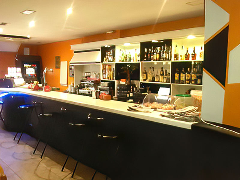 Bar-Restaurante totalmente equipado y con licencia