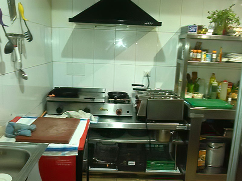 Bar-Restaurante totalmente equipado y con licencia