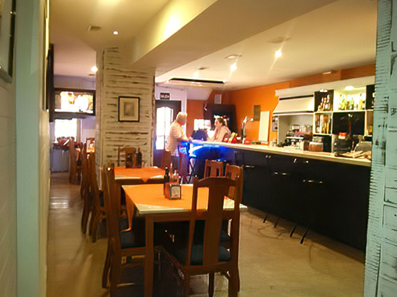 Bar-Restaurante totalmente equipado y con licencia