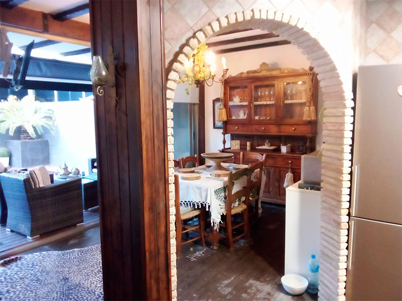 Casa grande de 3 plantas en Torrevieja
