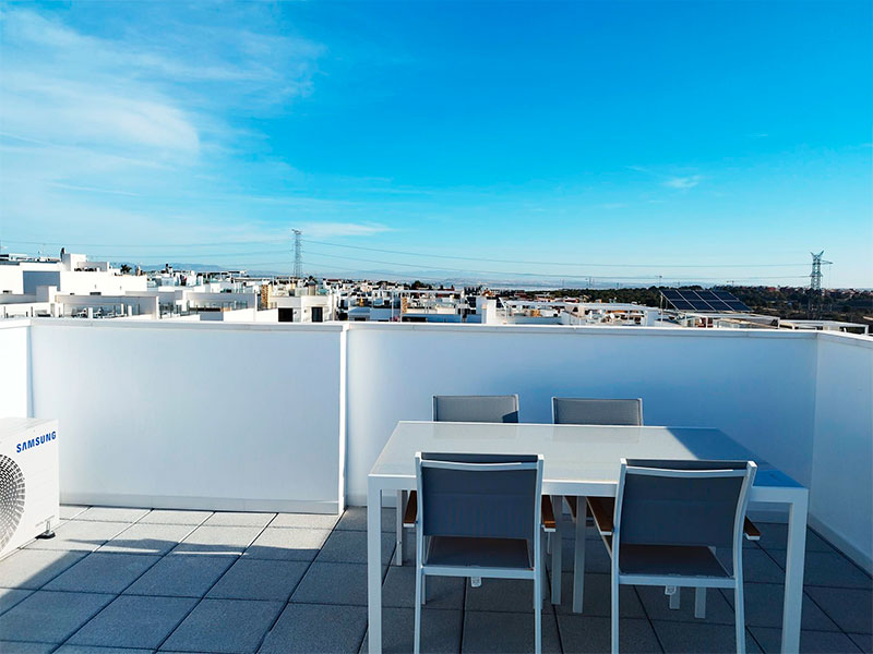 Chalet adosado de obra nueva en San Miguel de las Salinas