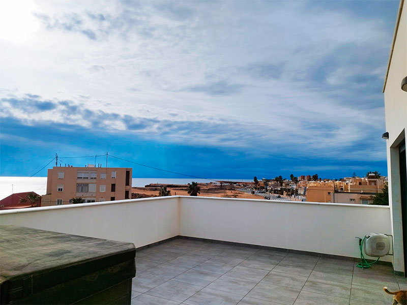Chalet independiente de Obra nueva frente al mar en Torrevieja