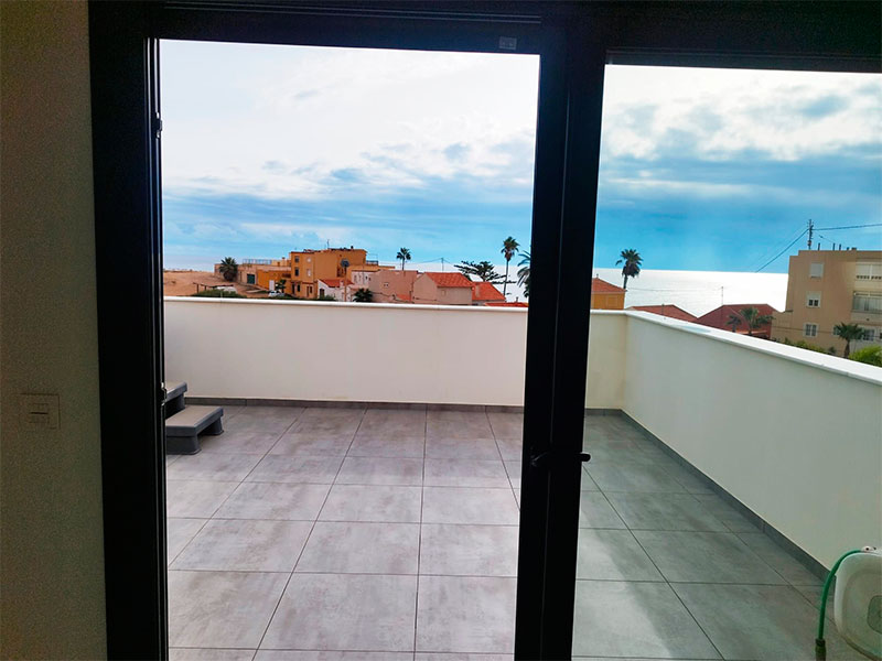 Chalet independiente de Obra nueva frente al mar en Torrevieja