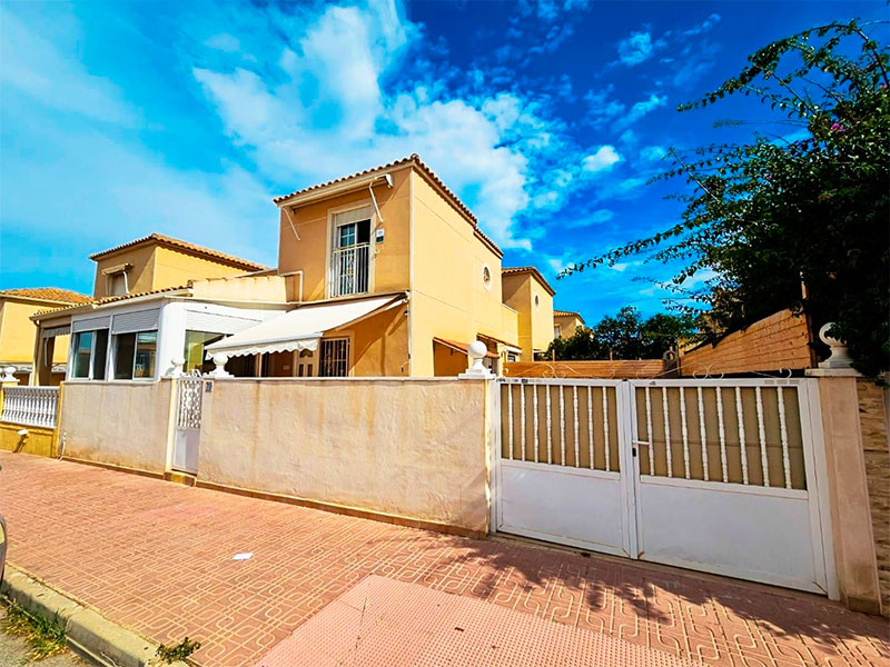 Duplex pareado en Pueblo Centro de Torrevieja