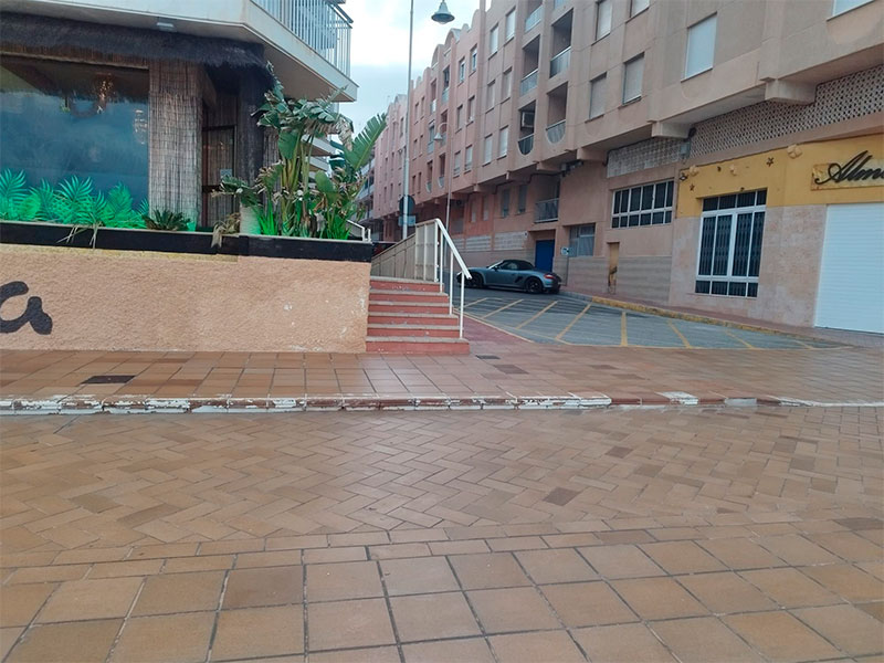 Alquiler y traspaso en Guardamar de Bar al lado del mar