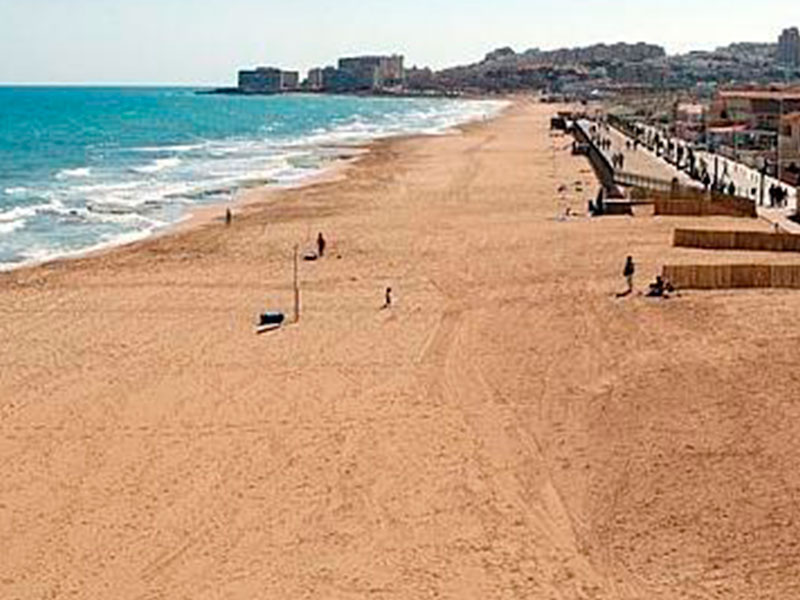 Apartamento con piscina cerca de la Playa