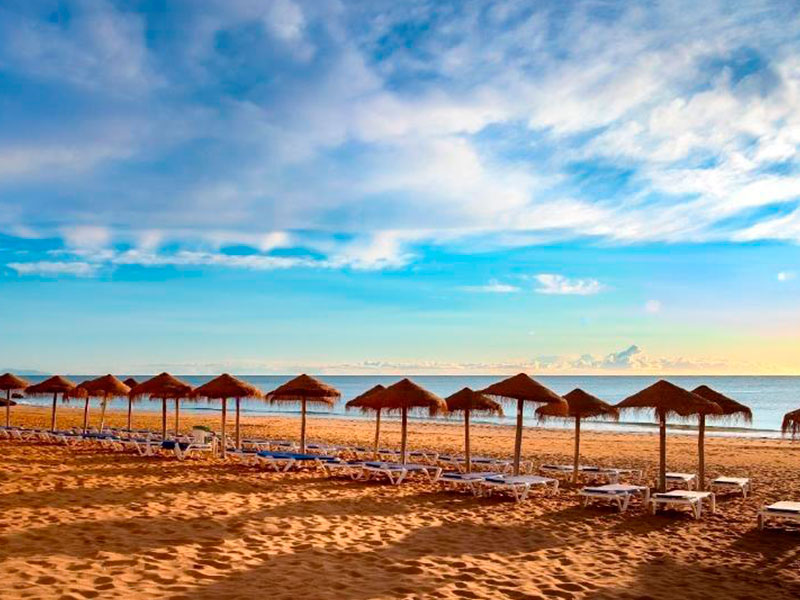 Apartamento con piscina cerca de la Playa