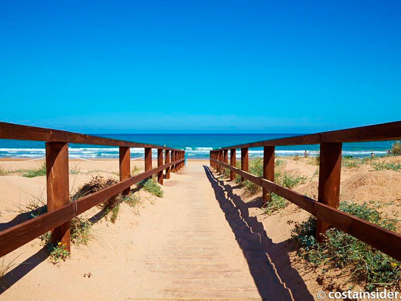 Apartamento con piscina cerca de la Playa
