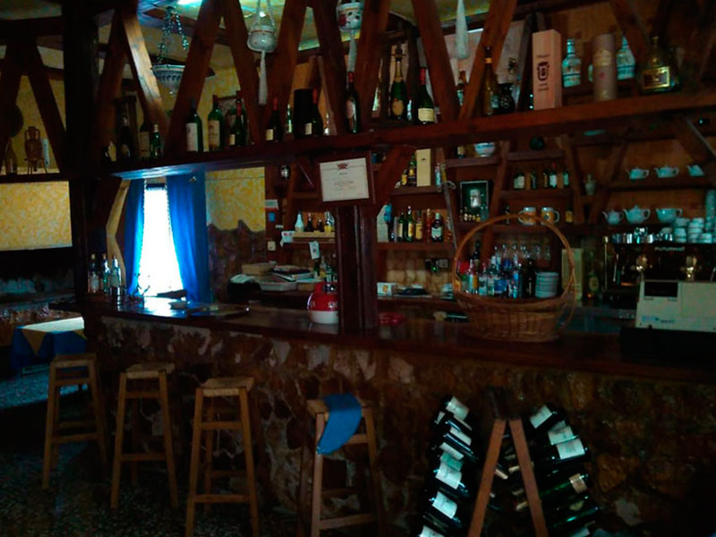 Restaurante y Chalet con amplio terreno